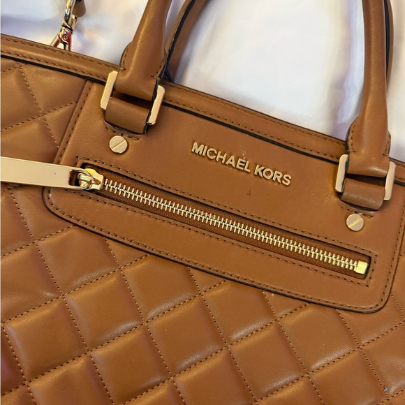 Michael Kors Quilted Tan Handbag tote medium cross body bag - Picture 2 of 10